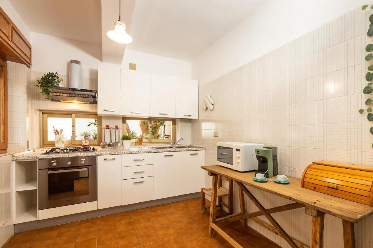 Hébergement de vacances Villa La Casa Sulla Piazza - Con Giardino à Santa Maria Navarrese Italie